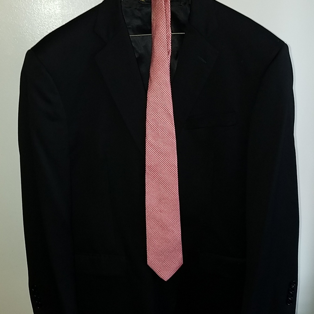 BROOKS BROTHERS

Suit w/tie